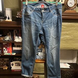 Elle Blue Cropped Ankle Jeans with Casual Fit